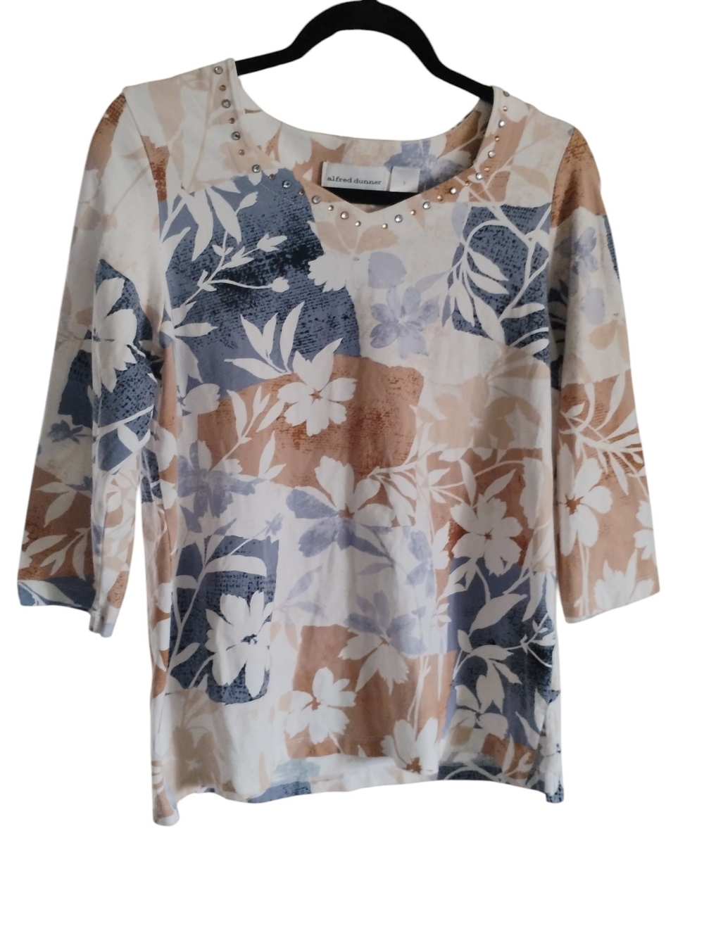 Alfred Dunner Blue Beige White Floral Studded Scoop Neck Long Sleeve Top ❤️